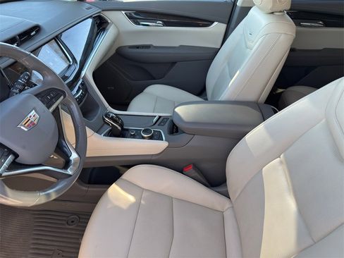 Used 2021 Cadillac XT6 Premium Luxury image 11