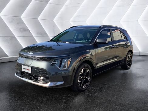 Used 2025 Kia Niro Wave w/ Wave Preserve Package FWD image 3