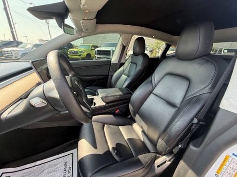 Used 2022 Tesla Model Y Long Range AWD/4WD image 14
