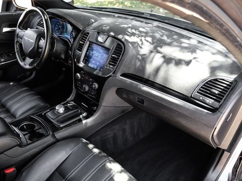 Used 2019 Chrysler 300 S RWD image 23