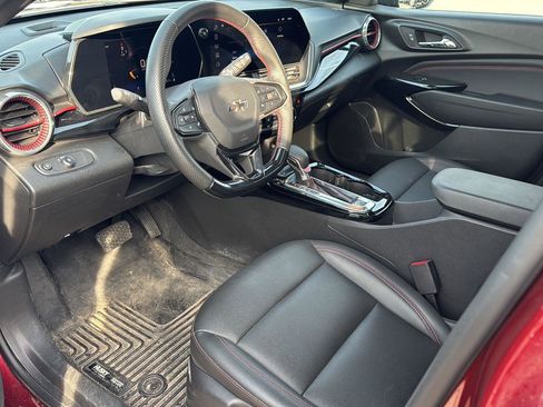 Used 2024 Chevrolet Trax RS w/ Sunroof Package image 12