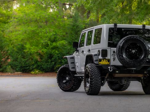 Used 2016 Jeep Wrangler Unlimited Sahara AWD/4WD image 29