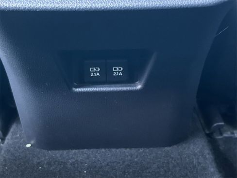 Used 2022 Toyota Venza Limited image 15