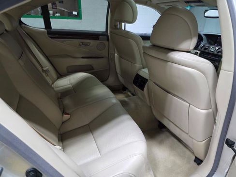 Used 2013 Lexus LS 460 w/ Comfort Pkg RWD image 21