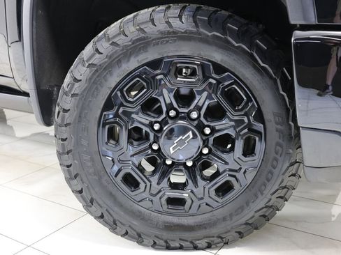 Used 2024 Chevrolet Silverado 2500 High Country w/ High Country Premium Package AWD/4WD image 14