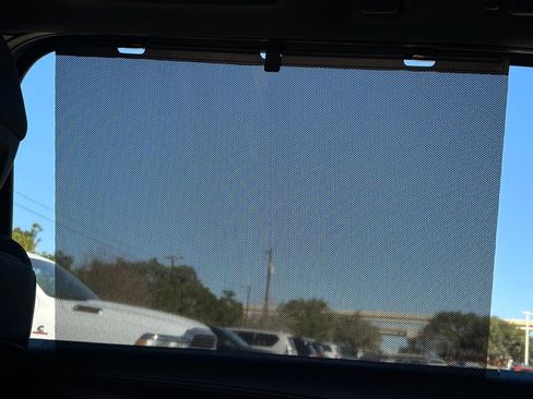 Used 2025 Toyota Sienna Platinum image 30