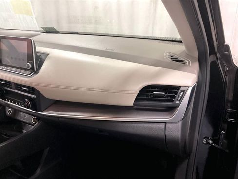 Used 2023 Nissan Rogue SV image 13