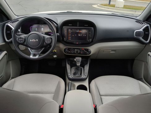 Certified 2023 Kia Soul LX image 17