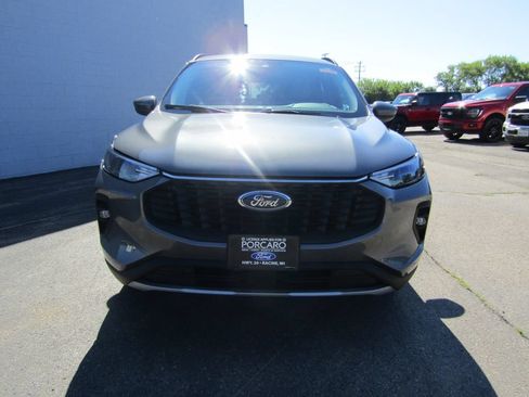 Used 2026 Ford Escape SE w/ Class II Trailer Tow Package FWD image 12