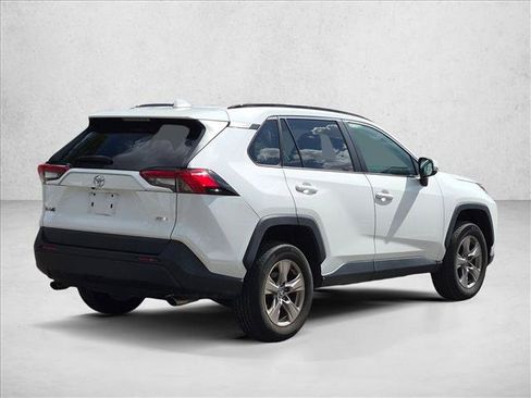Used 2022 Toyota RAV4 XLE w/ Convenience Package FWD image 5