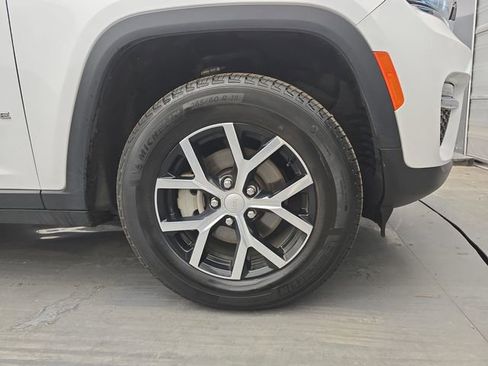 Used 2024 Jeep Grand Cherokee Limited image 12