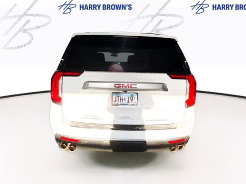 Used 2022 GMC Yukon XL Denali image 9
