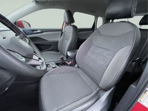 Used 2022 Volkswagen Taos SE image 13