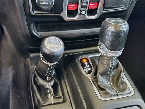 Used 2020 Jeep Wrangler Unlimited Sahara AWD/4WD image 17