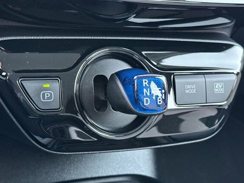 Used 2022 Toyota Prius LE image 18
