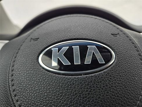 Used 2019 Kia Sorento LX w/ LX Convenience Package image 24