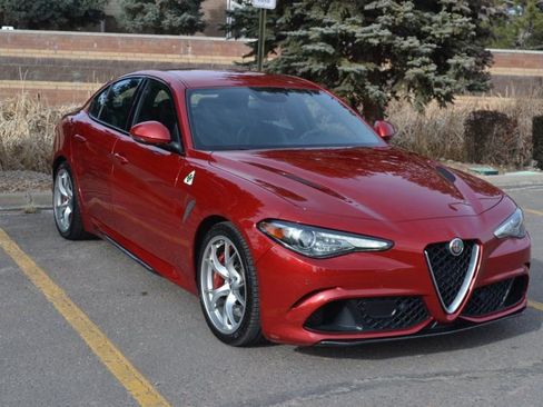 Used 2018 Alfa Romeo Giulia Quadrifoglio image 5