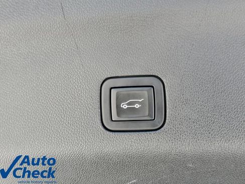 Used 2023 GMC Yukon XL Denali AWD/4WD image 11