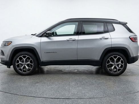 Used 2025 Jeep Compass Limited image 5