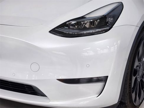 Used 2022 Tesla Model Y Performance image 11
