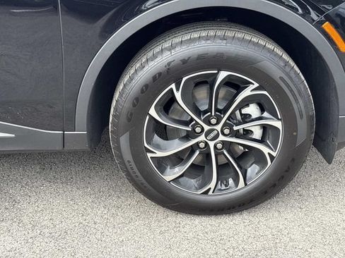 New 2026 Lincoln Nautilus Premier AWD/4WD image 9