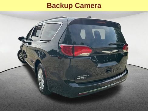 Used 2017 Chrysler Pacifica Touring-L FWD image 10