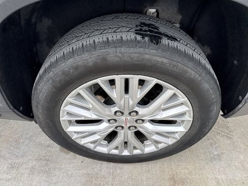 Used 2024 GMC Acadia Elevation image 20