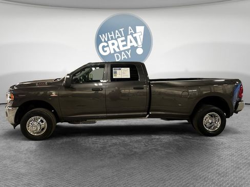 Used 2024 RAM 3500 Tradesman w/ Towing Technology Group AWD/4WD image 8