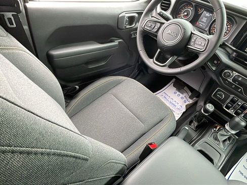 New 2025 Jeep Gladiator Sport image 14