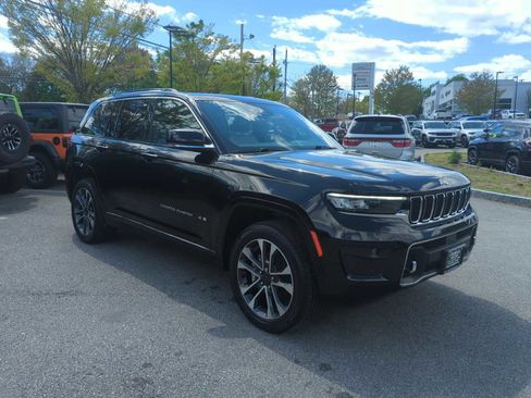 Used 2023 Jeep Grand Cherokee Overland AWD/4WD image 8