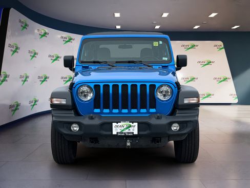 Used 2022 Jeep Wrangler Sport image 3