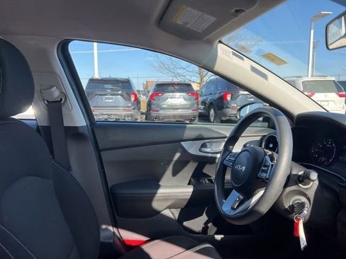 Certified 2023 Kia Forte LXS w/ LXS Technology Package image 31