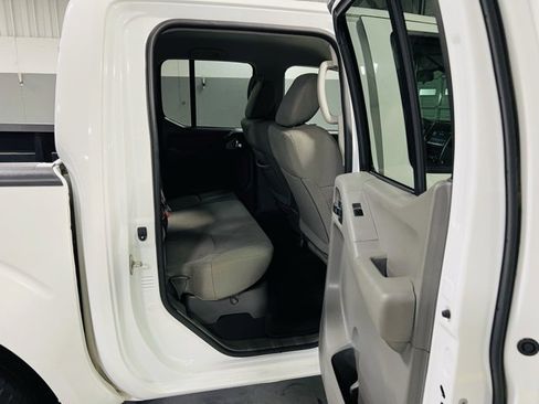 Used 2019 Nissan Frontier SV image 31