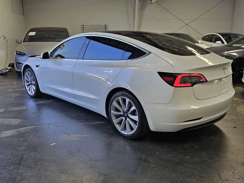 Used 2019 Tesla Model 3 Standard Range RWD image 2