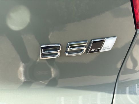 Certified 2023 Volvo XC40 B5 Ultimate AWD/4WD image 9