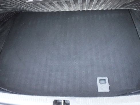 Used 2018 Toyota Camry SE image 32