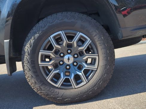 Used 2023 Chevrolet Colorado Z71 w/ Z71 Convenience Package 2 image 22