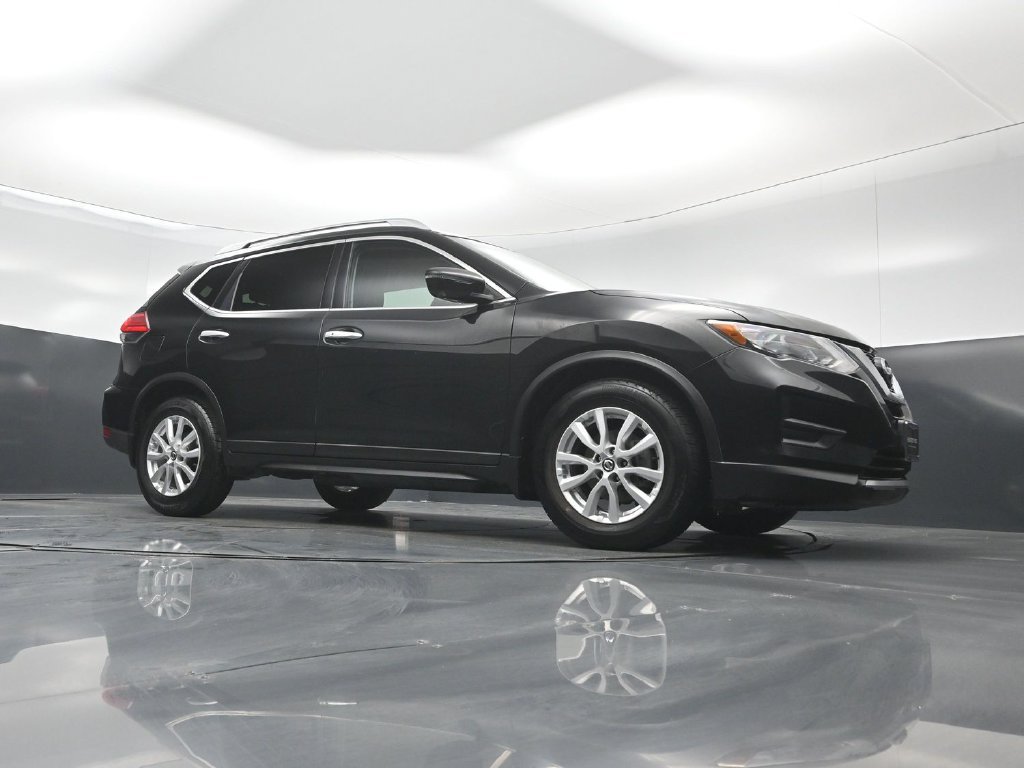 Used 2017 Nissan Rogue SV w/ SV Premium Package FWD image 3