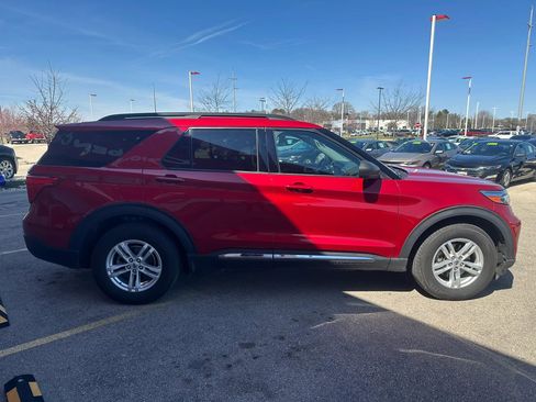 Used 2020 Ford Explorer XLT w/ Equipment Group 202A image 4
