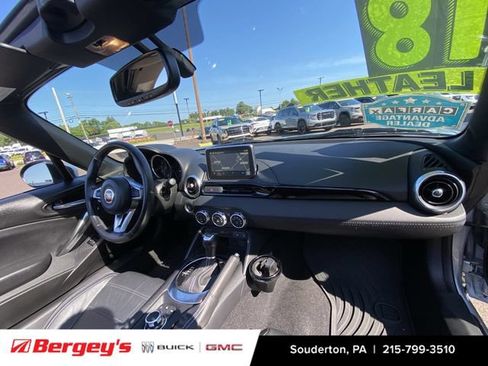 Used 2018 FIAT 124 Spider Lusso w/ Convenience Group RWD image 32