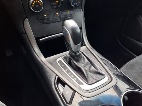 Used 2018 Ford Edge SE FWD image 17