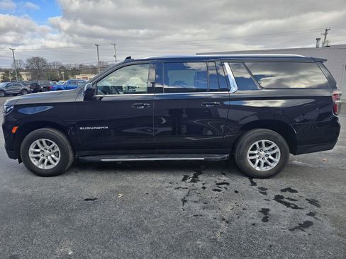 Used 2023 Chevrolet Suburban LT image 2