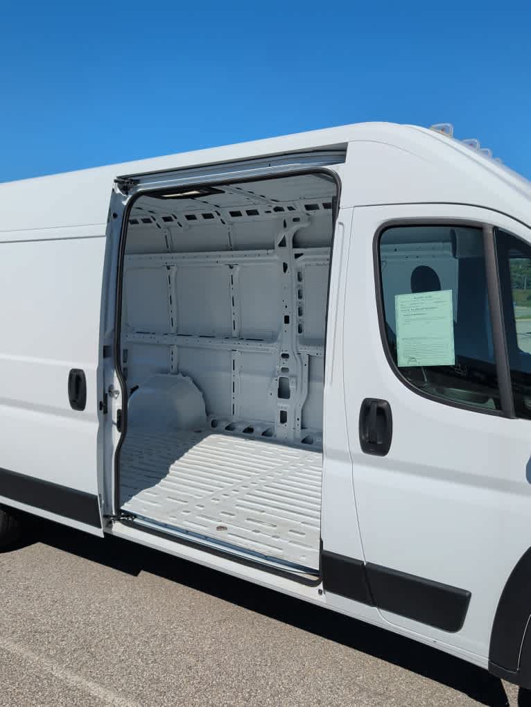 Used 2025 RAM ProMaster 2500 w/ Convenience Group FWD image 17
