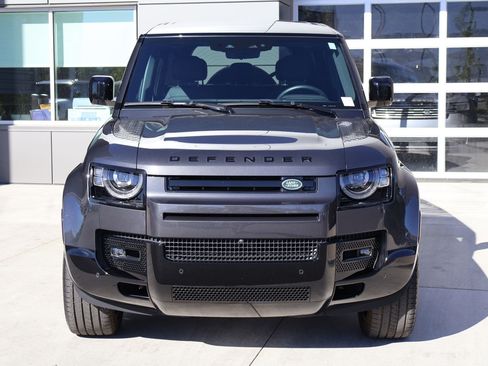 Used 2025 Land Rover Defender 110 V8 AWD/4WD image 2