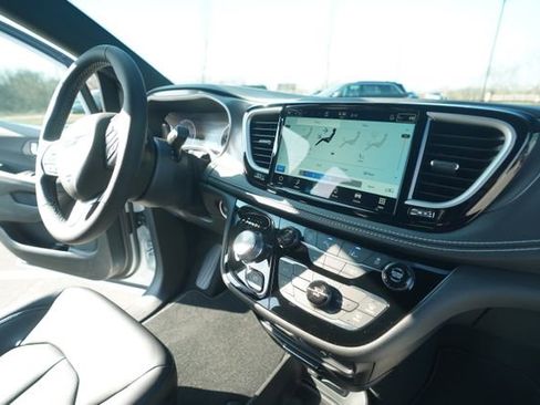 New 2026 Chrysler Pacifica Select image 32