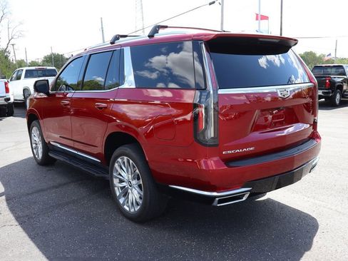 Used 2023 Cadillac Escalade Premium Luxury AWD/4WD image 3