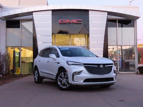 Used 2022 Buick Enclave Essence w/ Experience Buick Package image 1