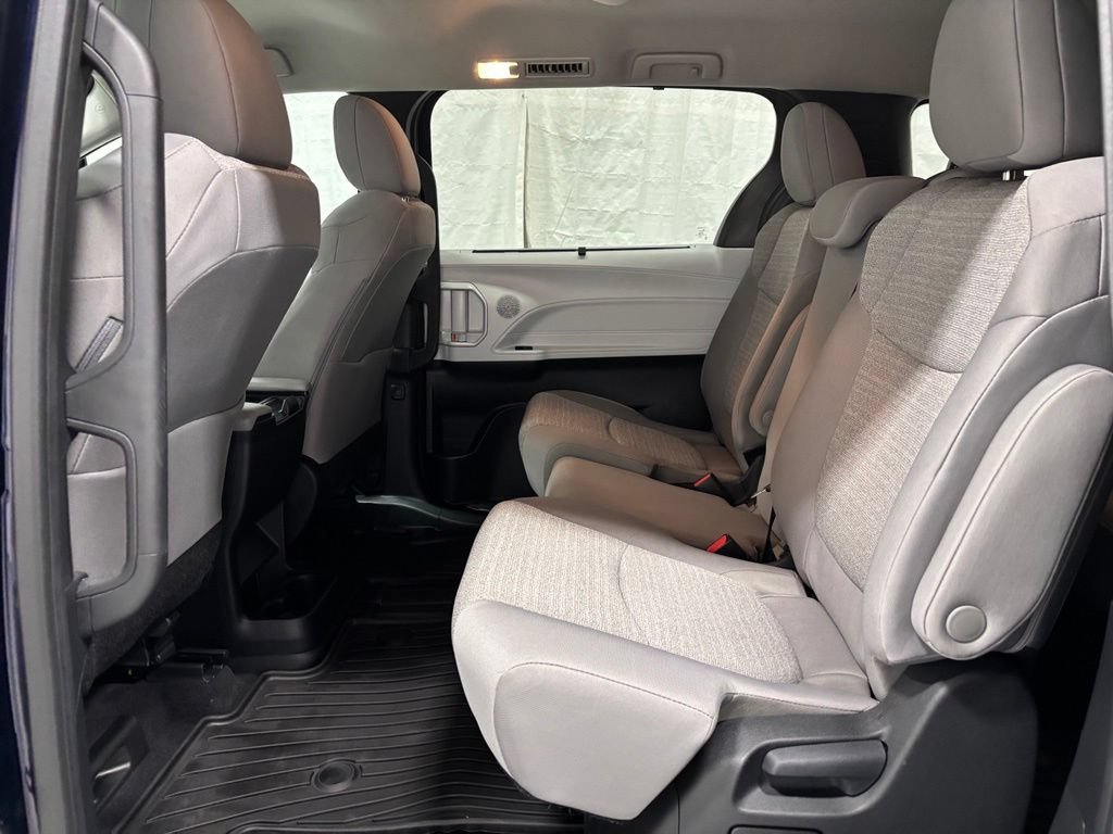 Used 2026 Toyota Sienna LE AWD/4WD image 49