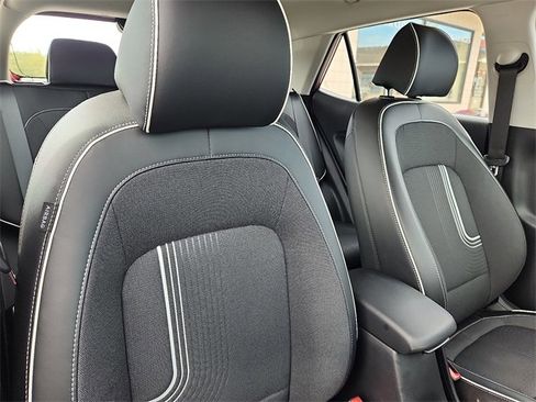 Certified 2022 Hyundai Venue Limited image 32