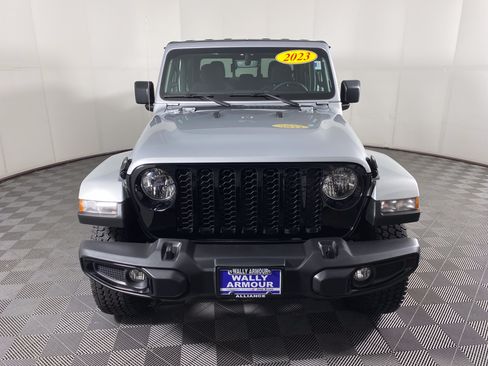 Used 2023 Jeep Gladiator Sport AWD/4WD image 12